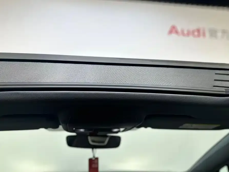Audi Q4 e-tron — фото 4