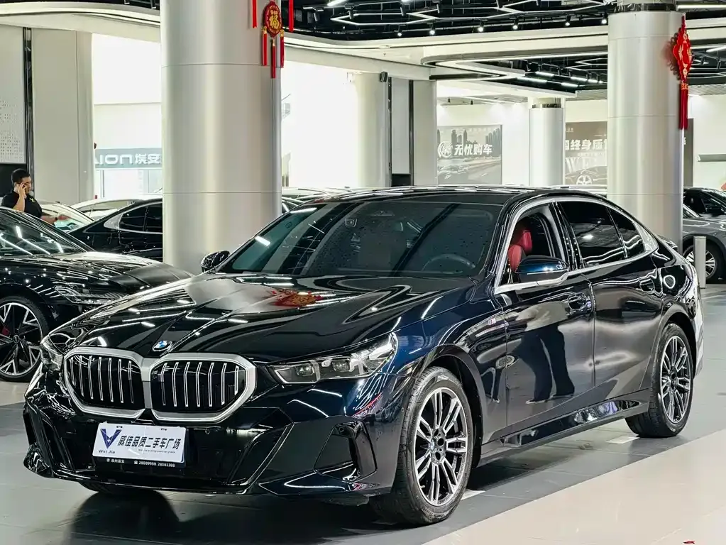 BMW 5 Series — фото 1