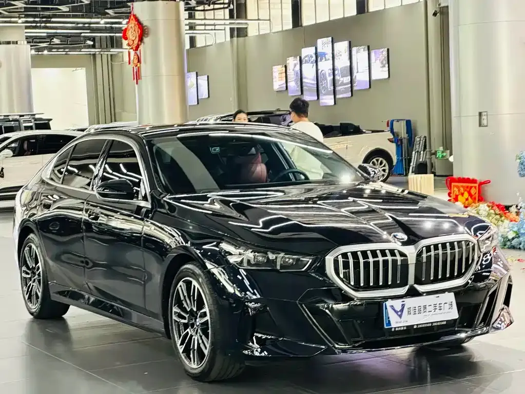 BMW 5 Series — фото 5