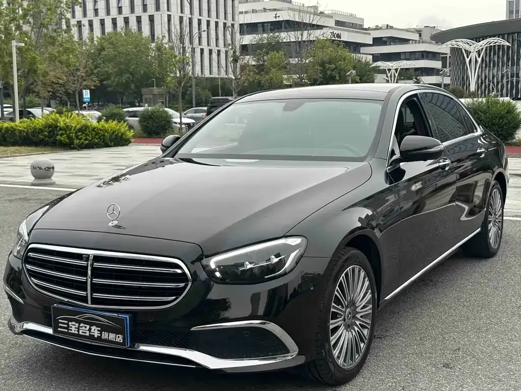 Mercedes-Benz E-Class — фото 1