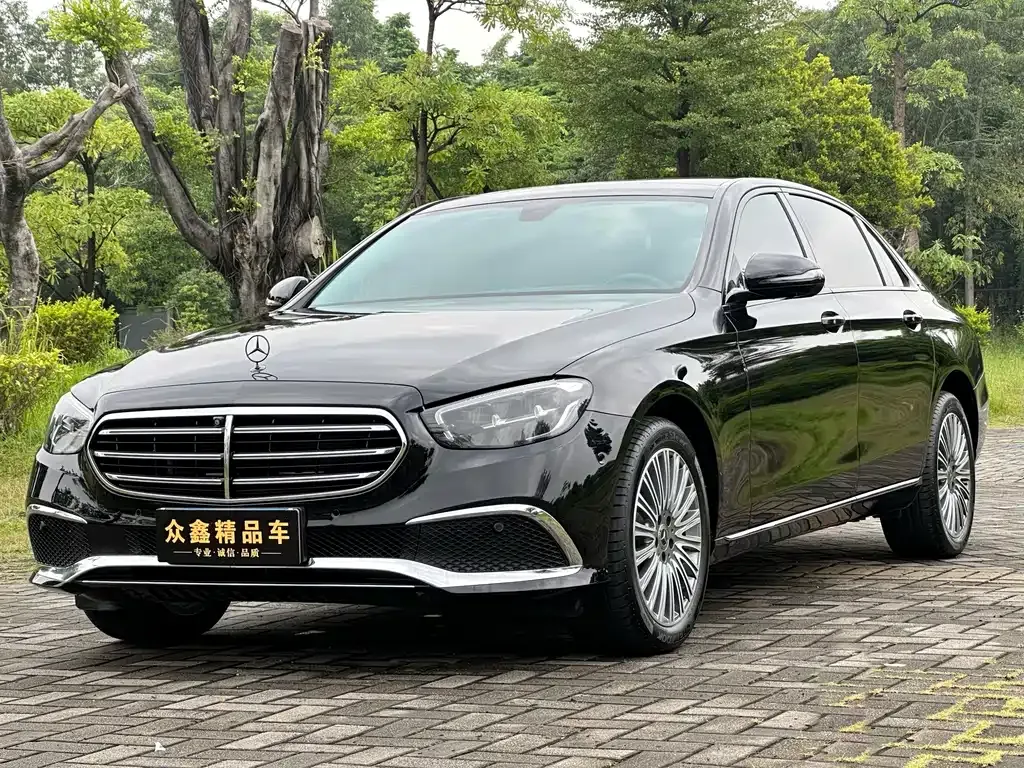 Mercedes-Benz E-Class — фото 1