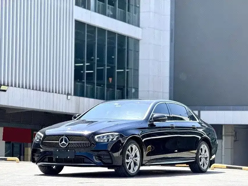 Mercedes-Benz E-Class — фото 1