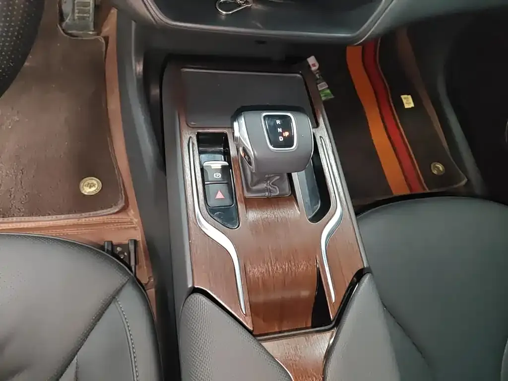 Hongqi E-QM5 — фото 2