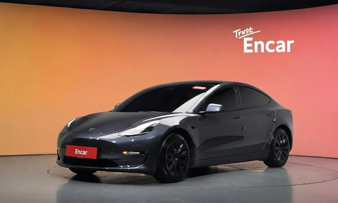 Tesla Model 3 — фото 1