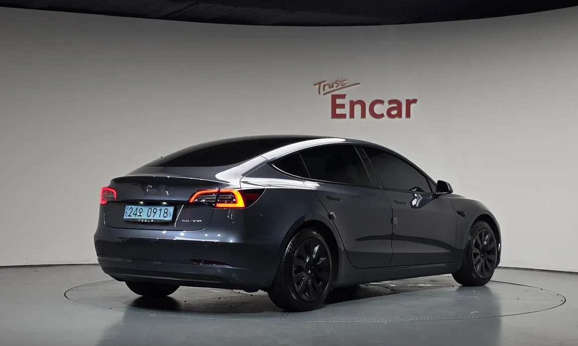 Tesla Model 3 — фото 9