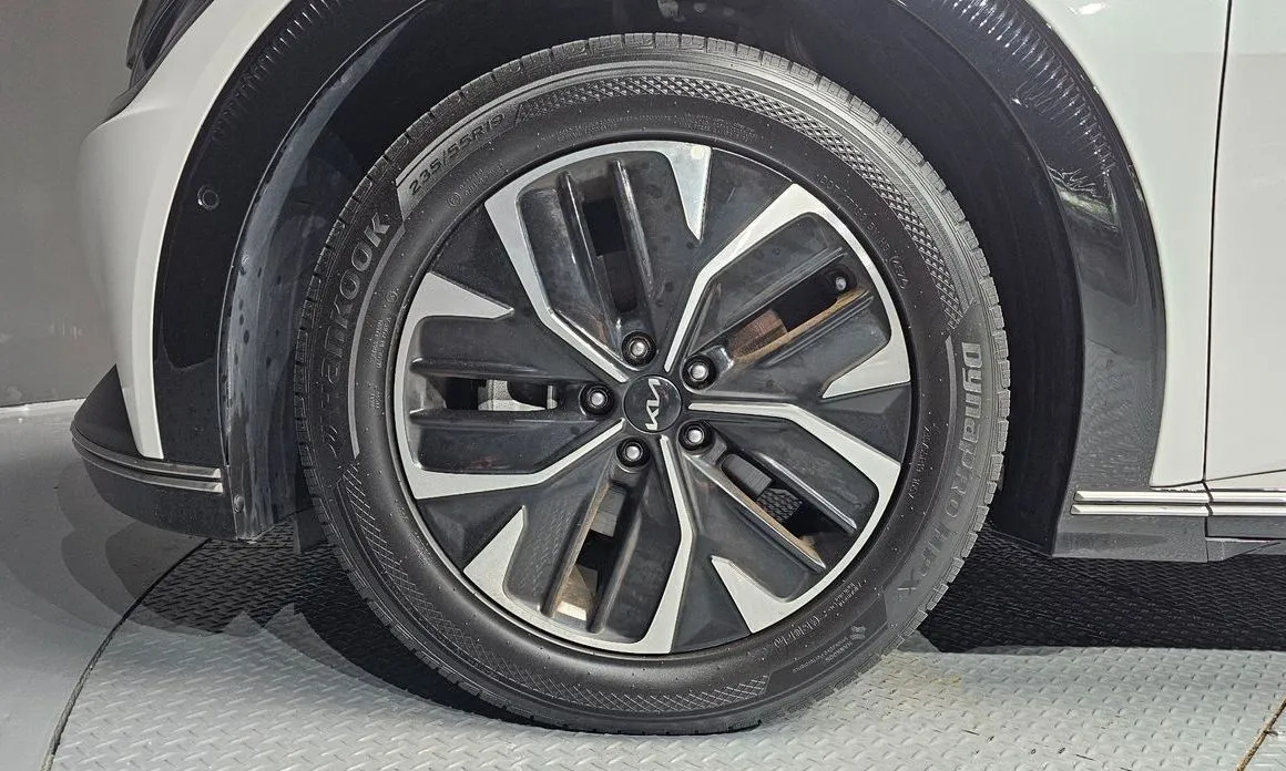 Kia EV6 — фото 10