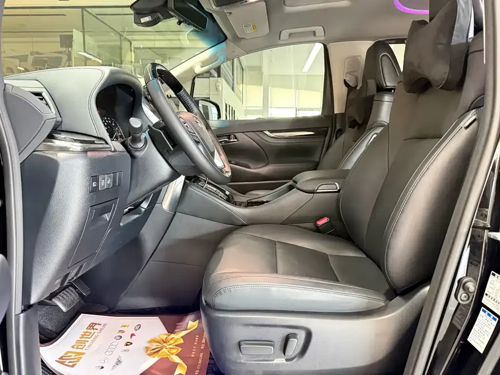 Toyota Vellfire — фото 2