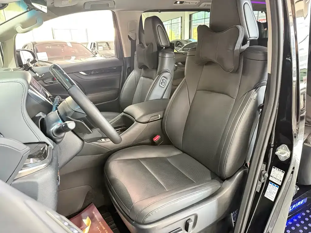 Toyota Vellfire — фото 3