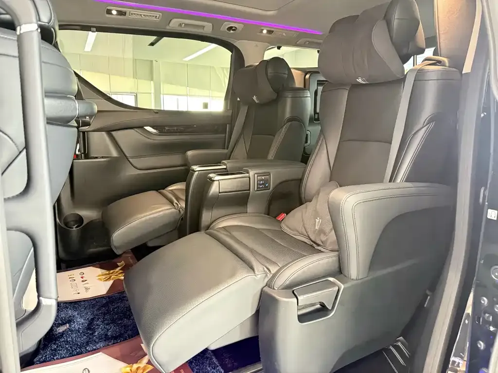 Toyota Vellfire — фото 5