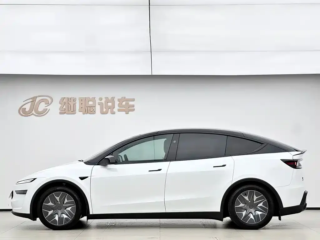 Tesla Model Y L — фото 4
