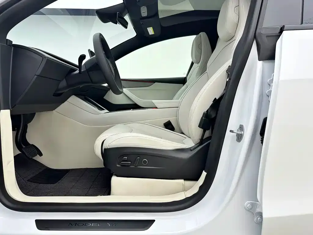 Tesla Model Y L — фото 8