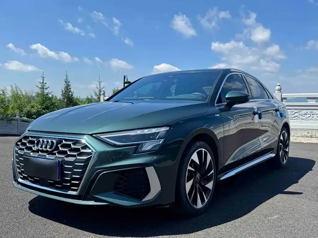 Audi A3 — фото 1