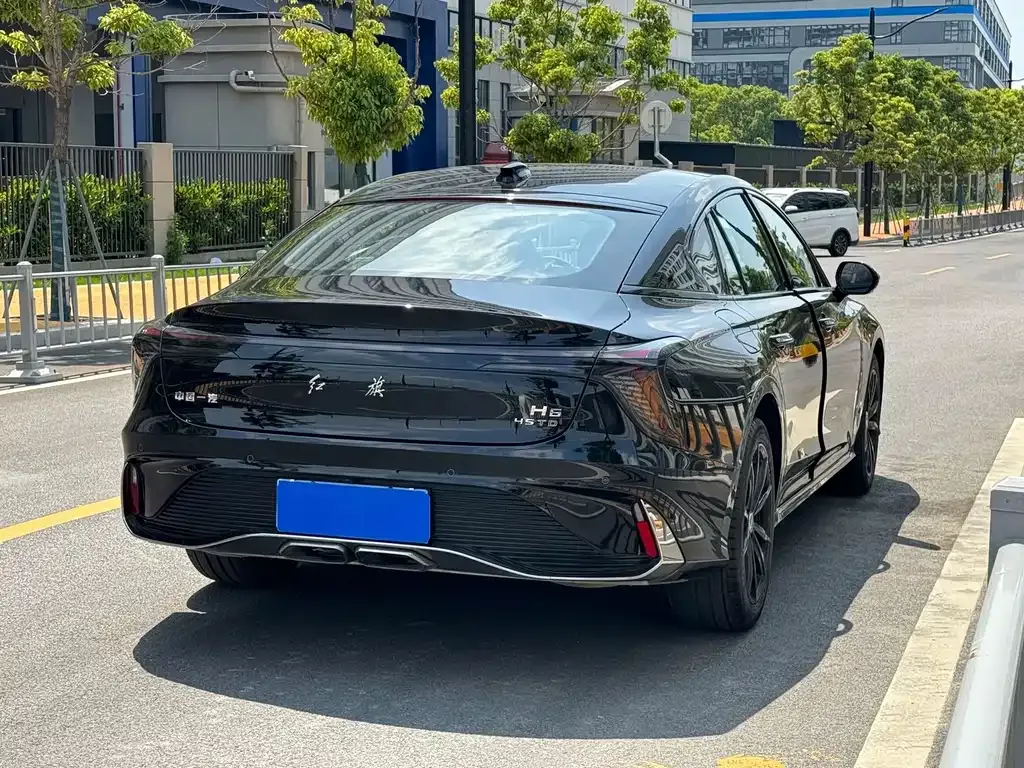 Hongqi H6 — фото 6