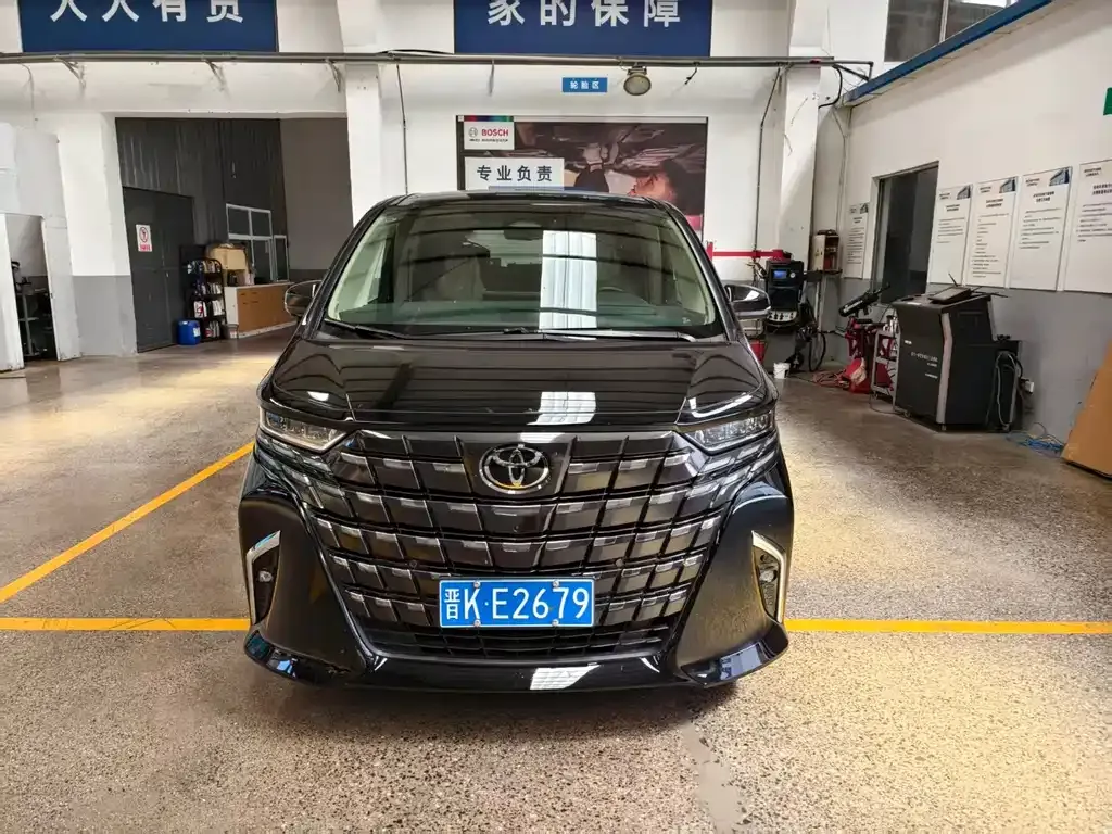 Toyota Alphard — фото 9