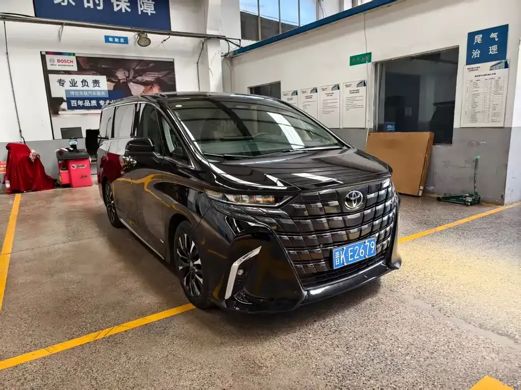 Toyota Alphard — фото 4