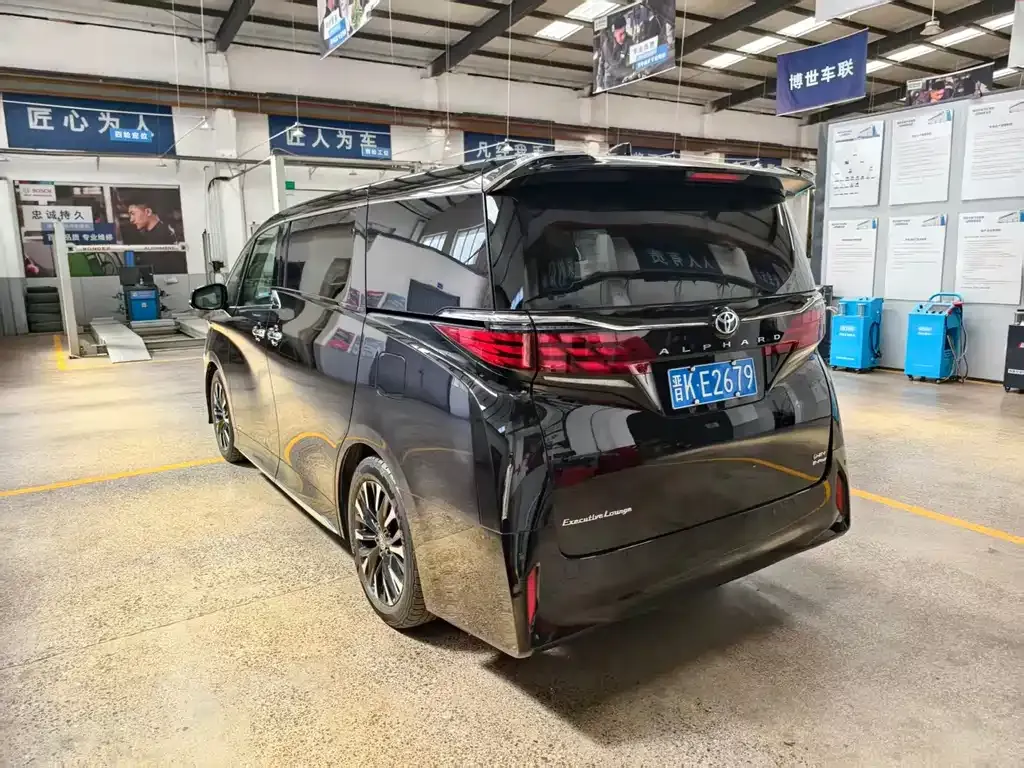 Toyota Alphard — фото 5
