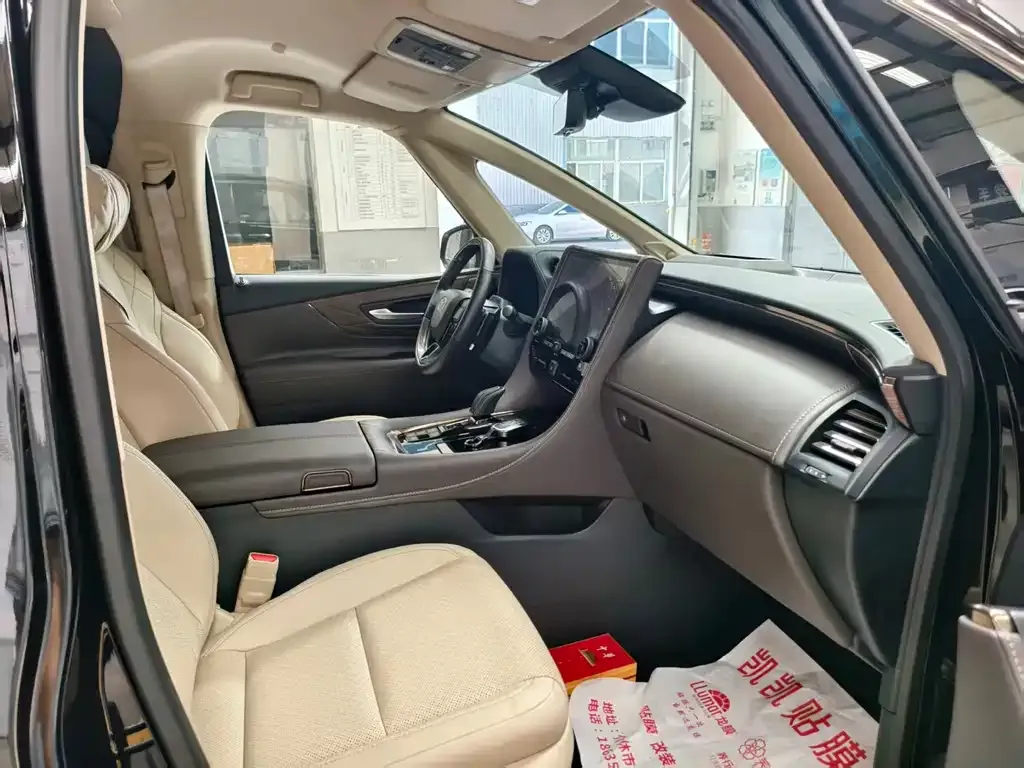 Toyota Alphard — фото 8
