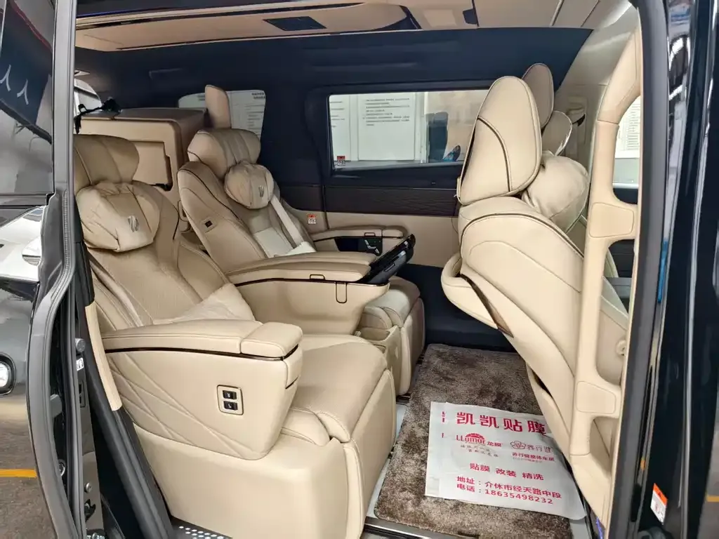 Toyota Alphard — фото 2