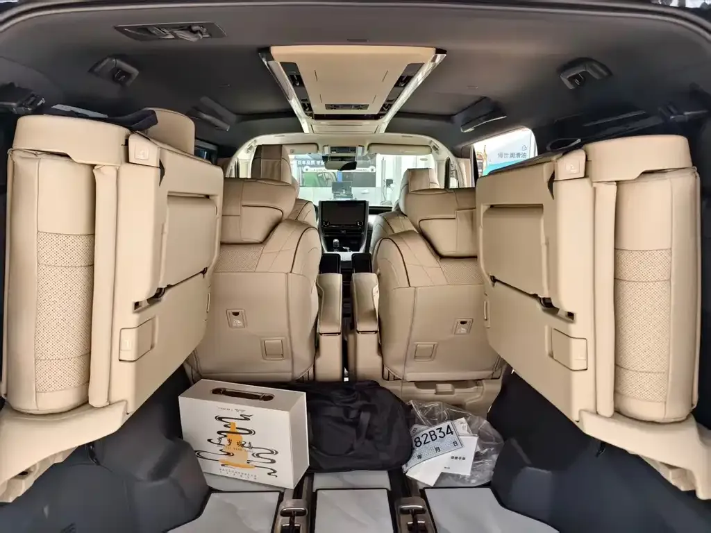 Toyota Alphard — фото 3