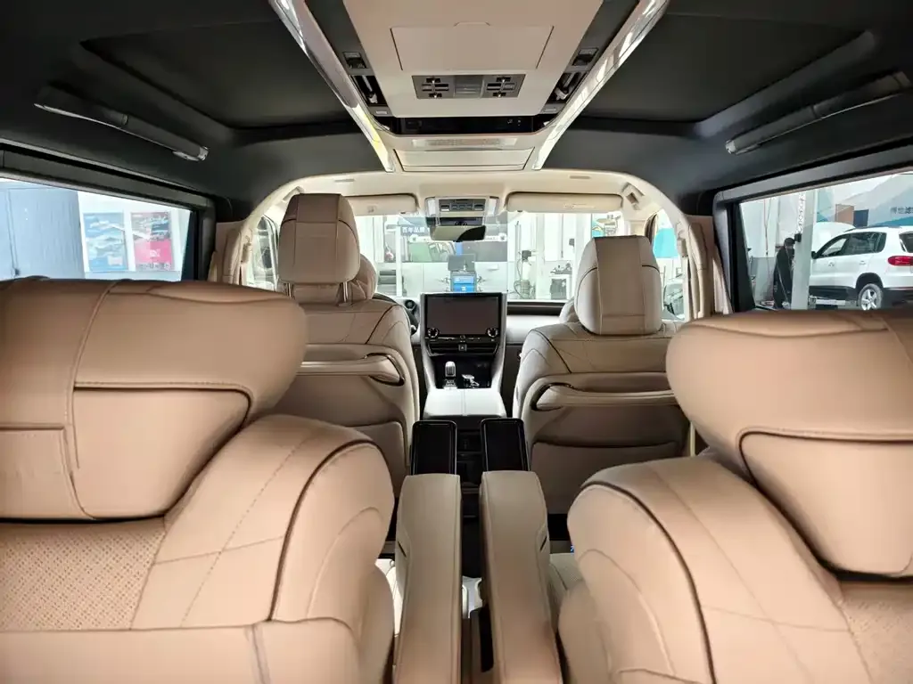 Toyota Alphard — фото 7