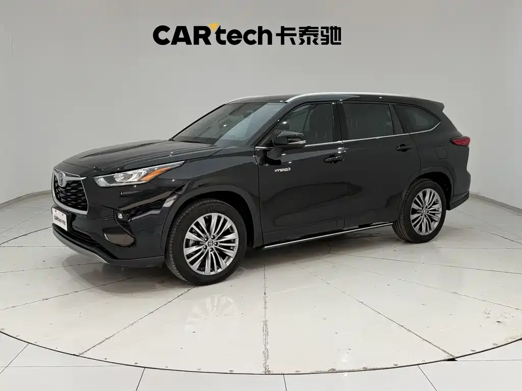 Toyota Highlander — фото 1