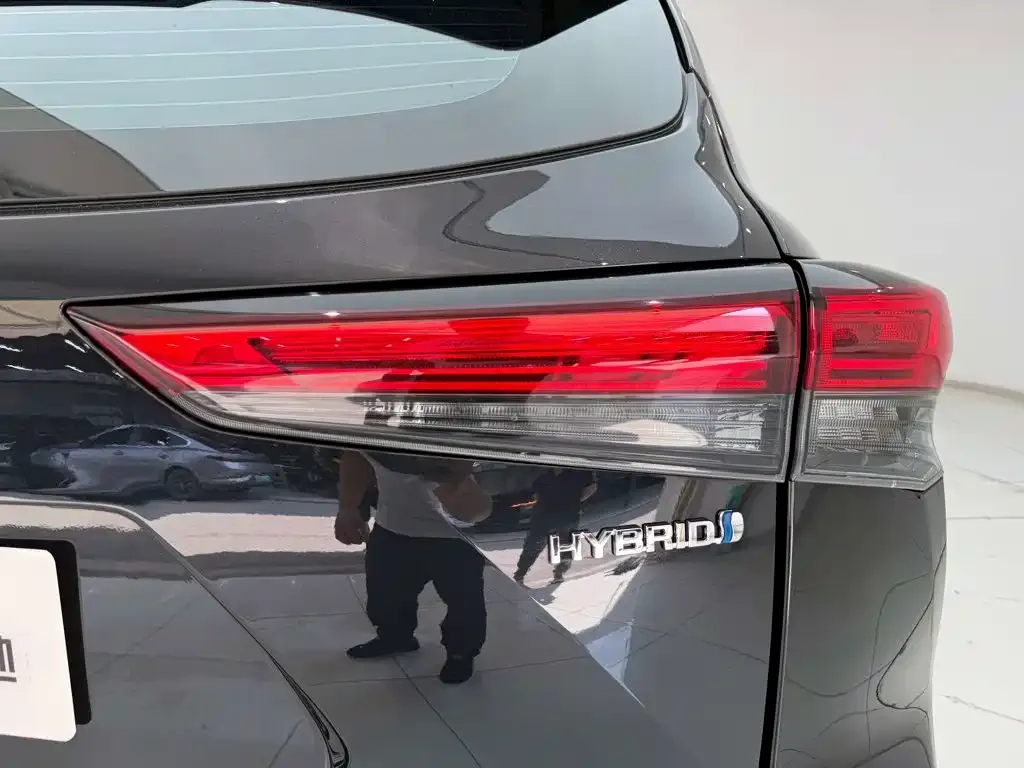 Toyota Highlander — фото 10