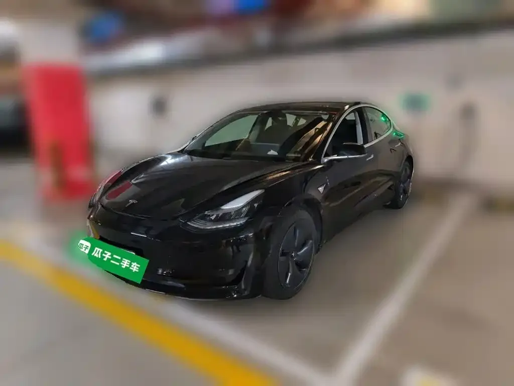 Tesla Model 3 — фото 1