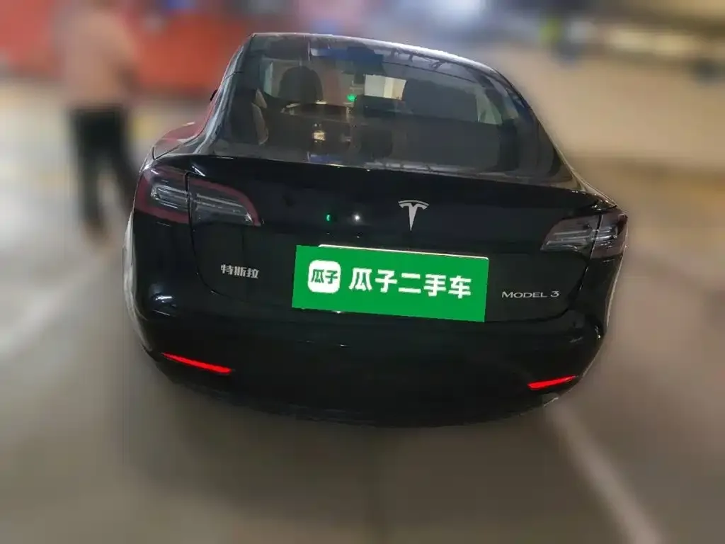 Tesla Model 3 — фото 5