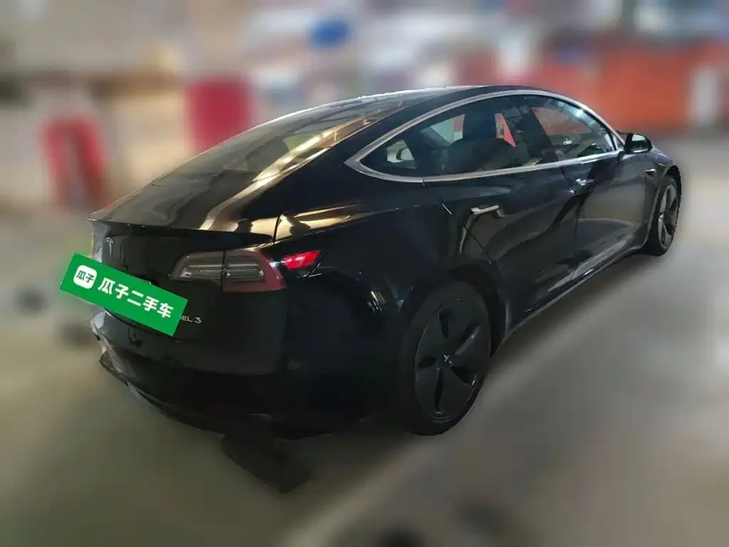 Tesla Model 3 — фото 3