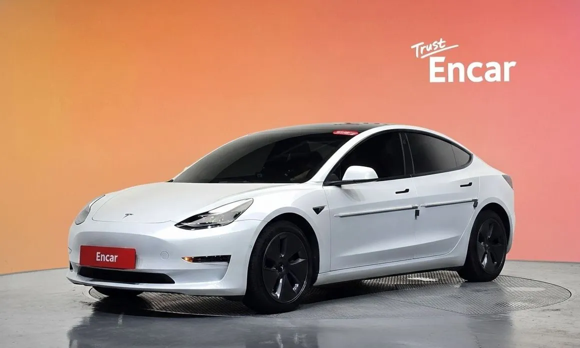 Tesla Model 3 — фото 1
