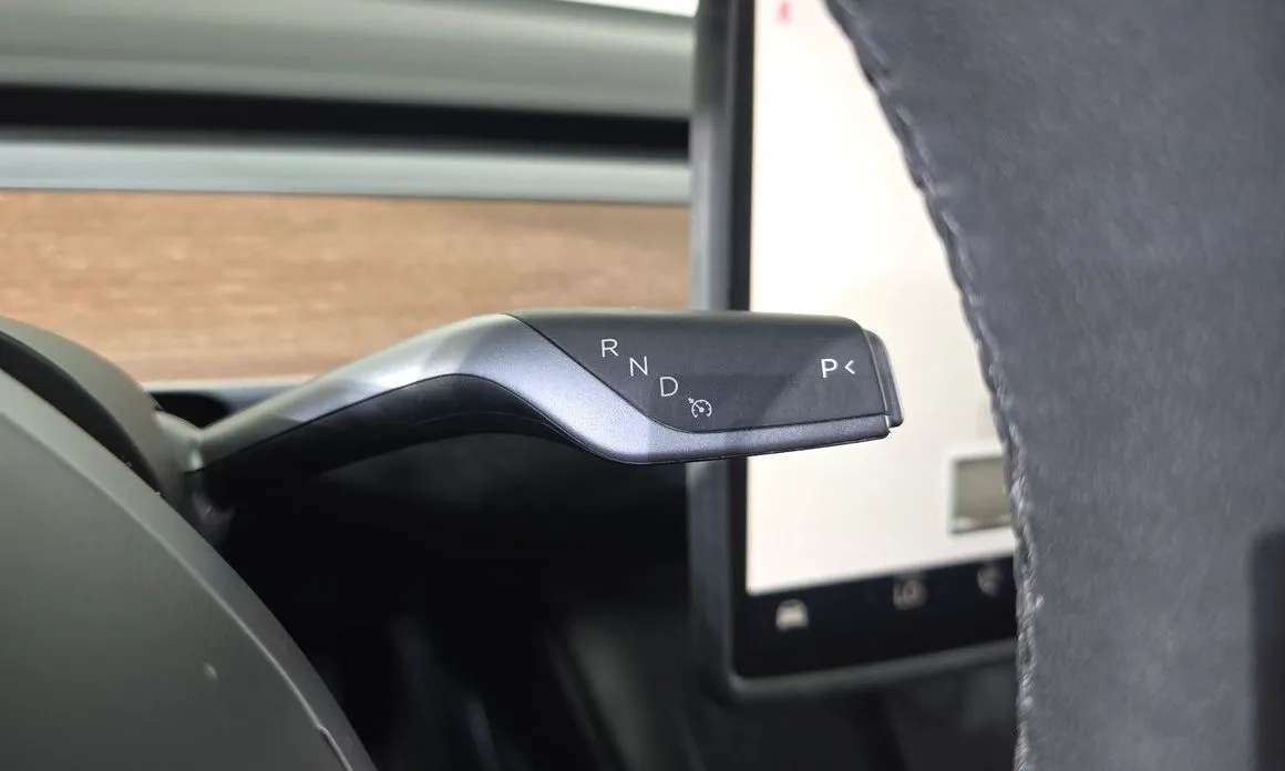 Tesla Model 3 — фото 4