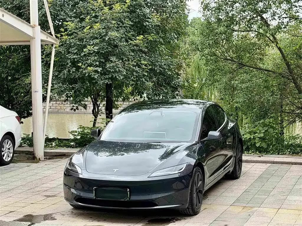 Tesla Model 3 — фото 1
