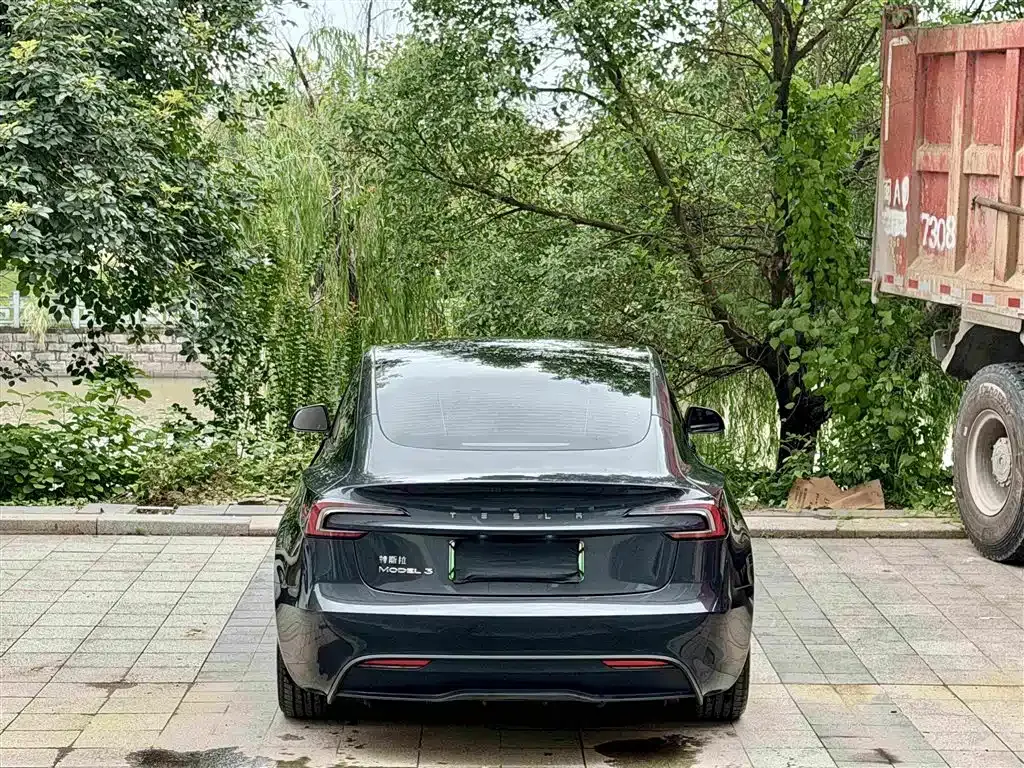 Tesla Model 3 — фото 9