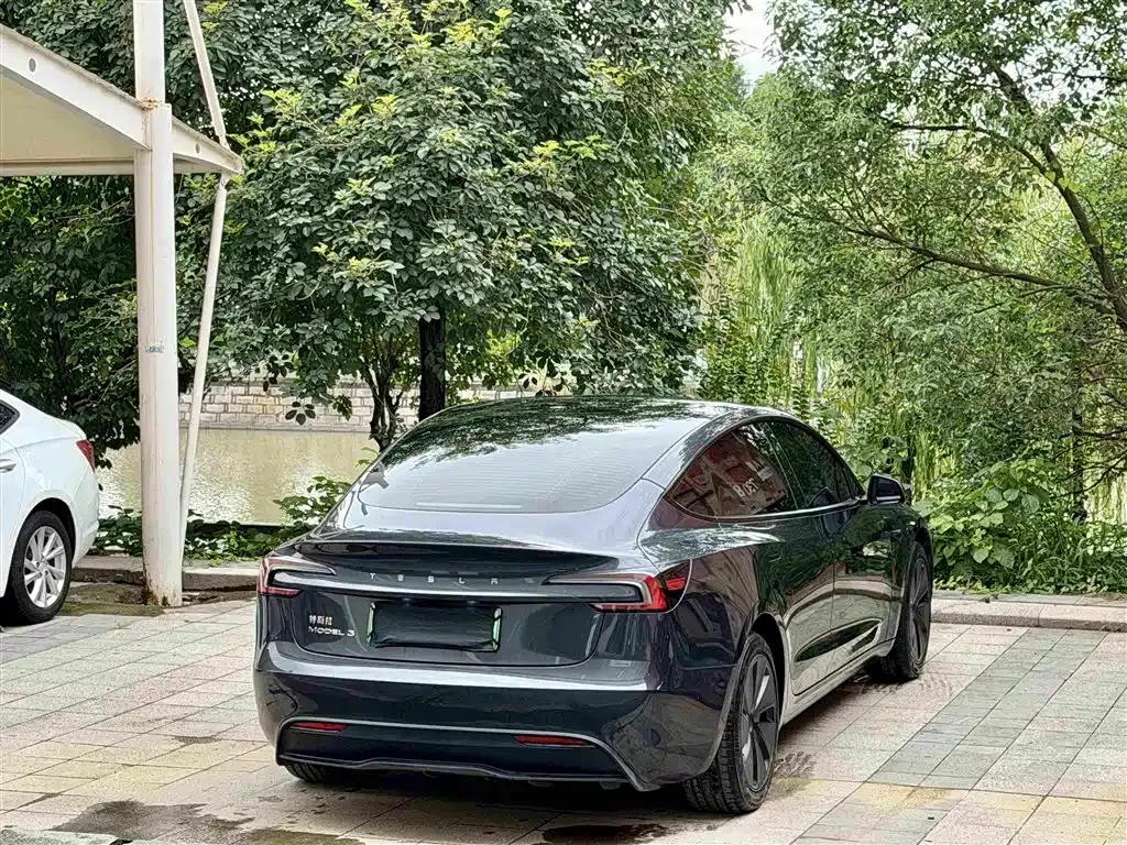 Tesla Model 3 — фото 10