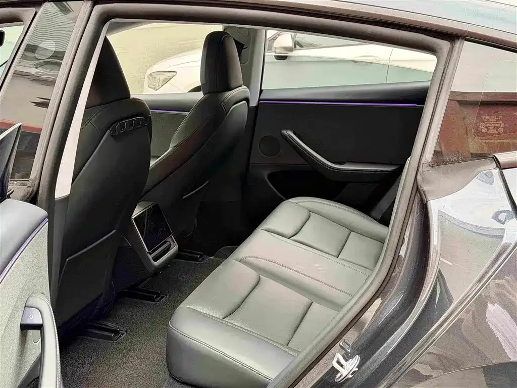 Tesla Model 3 — фото 3