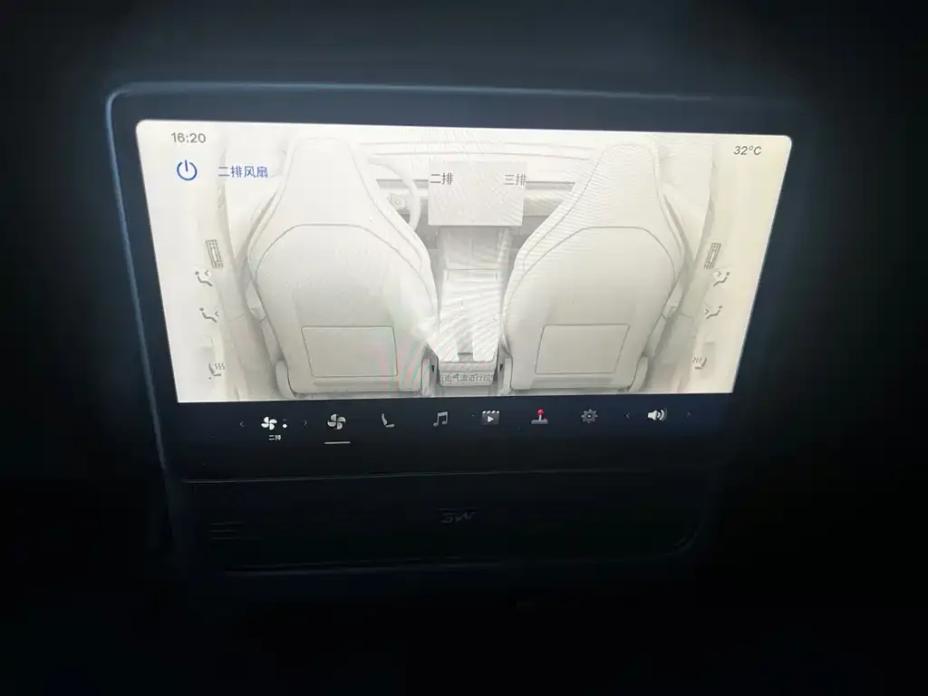 Tesla Model Y L — фото 2