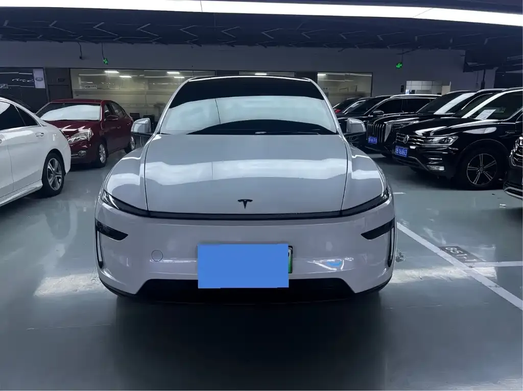 Tesla Model Y L — фото 6