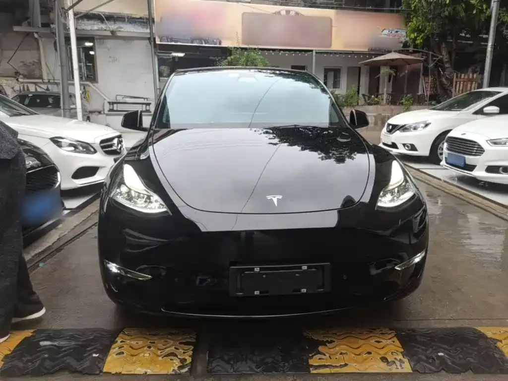Tesla Model Y — фото 9