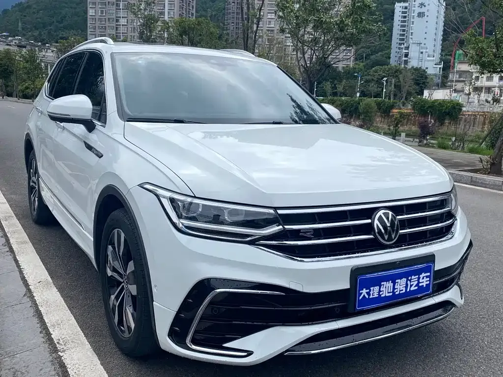 Volkswagen Tiguan L — фото 2