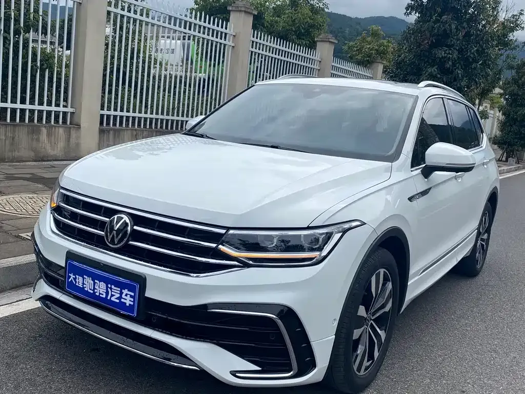 Volkswagen Tiguan L — фото 7