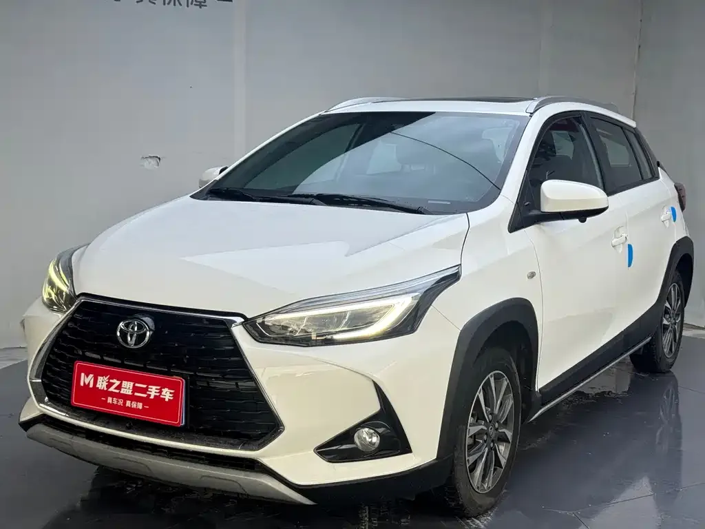 Toyota Yaris L — фото 1