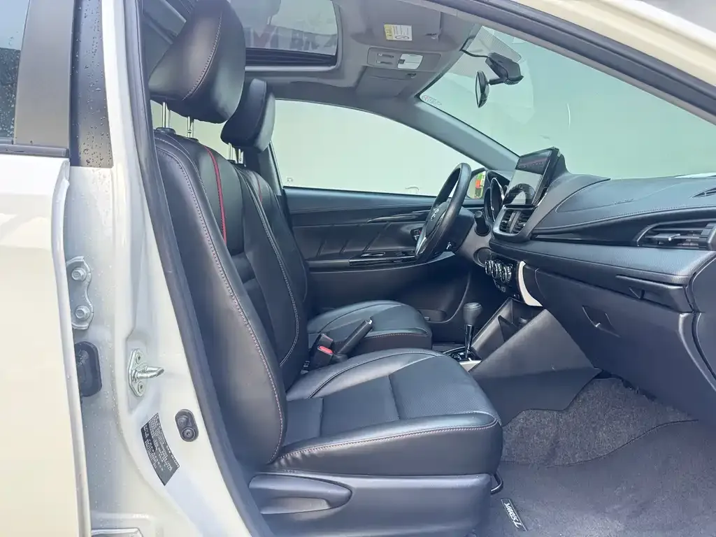 Toyota Yaris L — фото 8