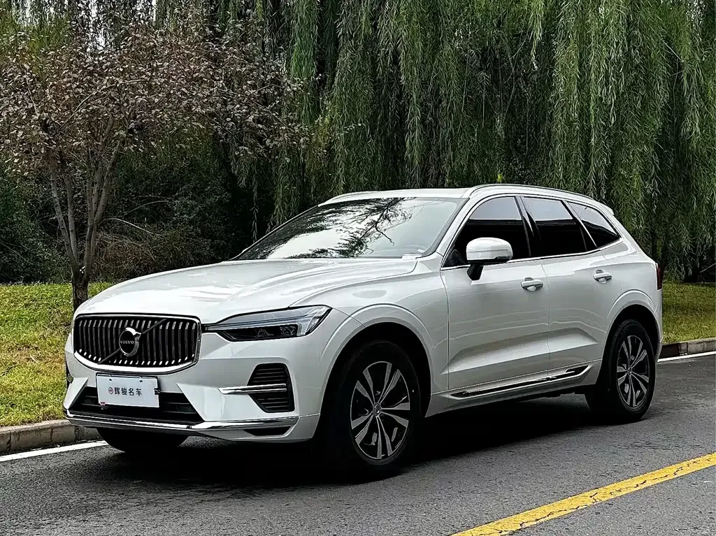Volvo XC60 — фото 1