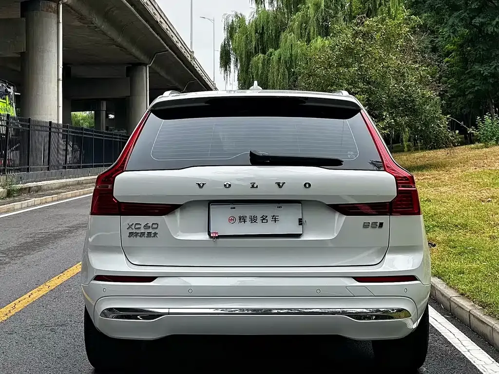 Volvo XC60 — фото 7