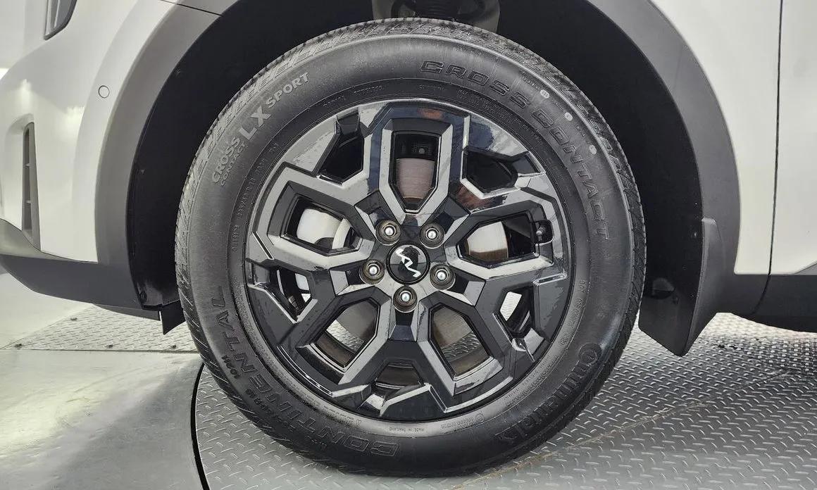 Kia Sorento — фото 7