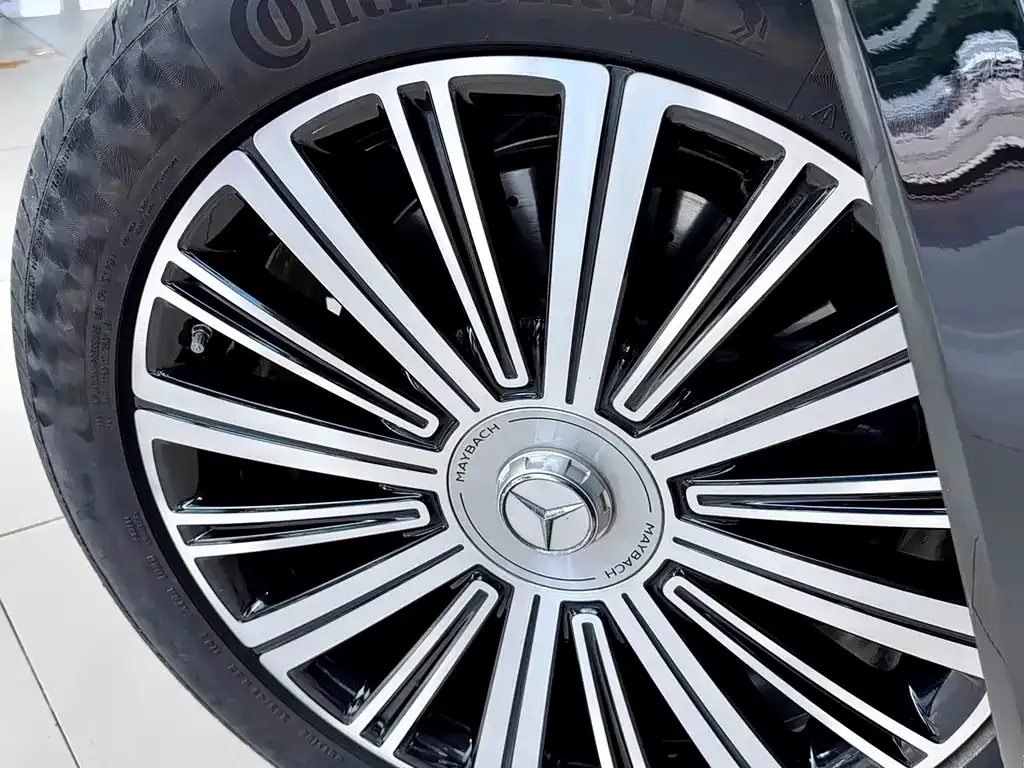 Mercedes-Benz GLS — фото 6