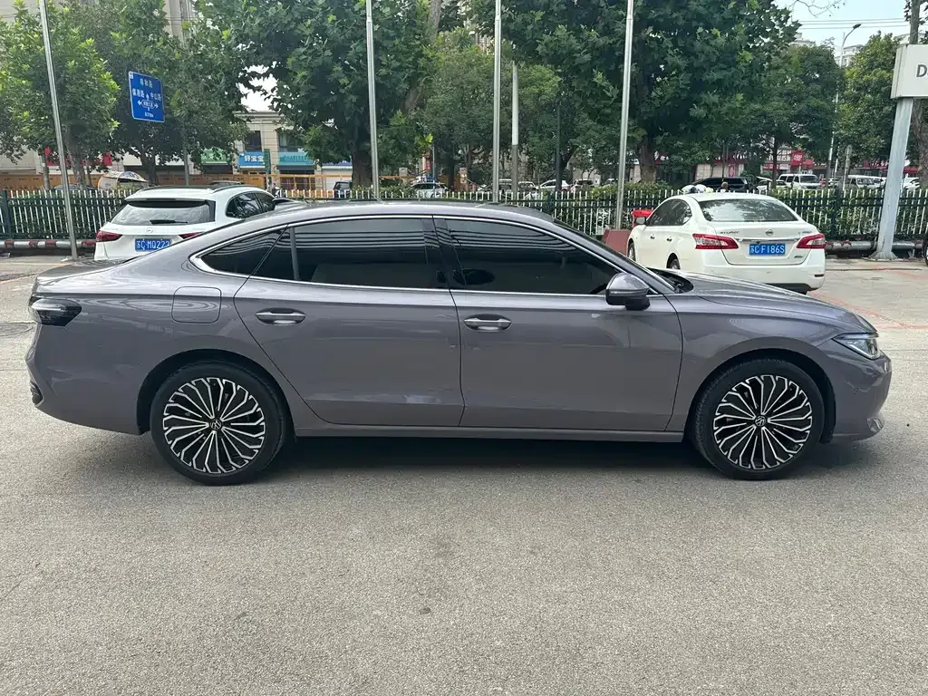 Volkswagen Passat — фото 10