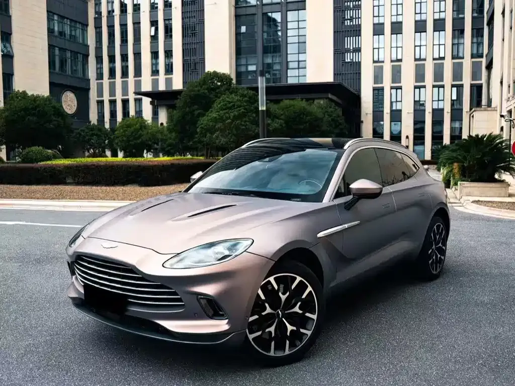 Aston Martin DBX — фото 1