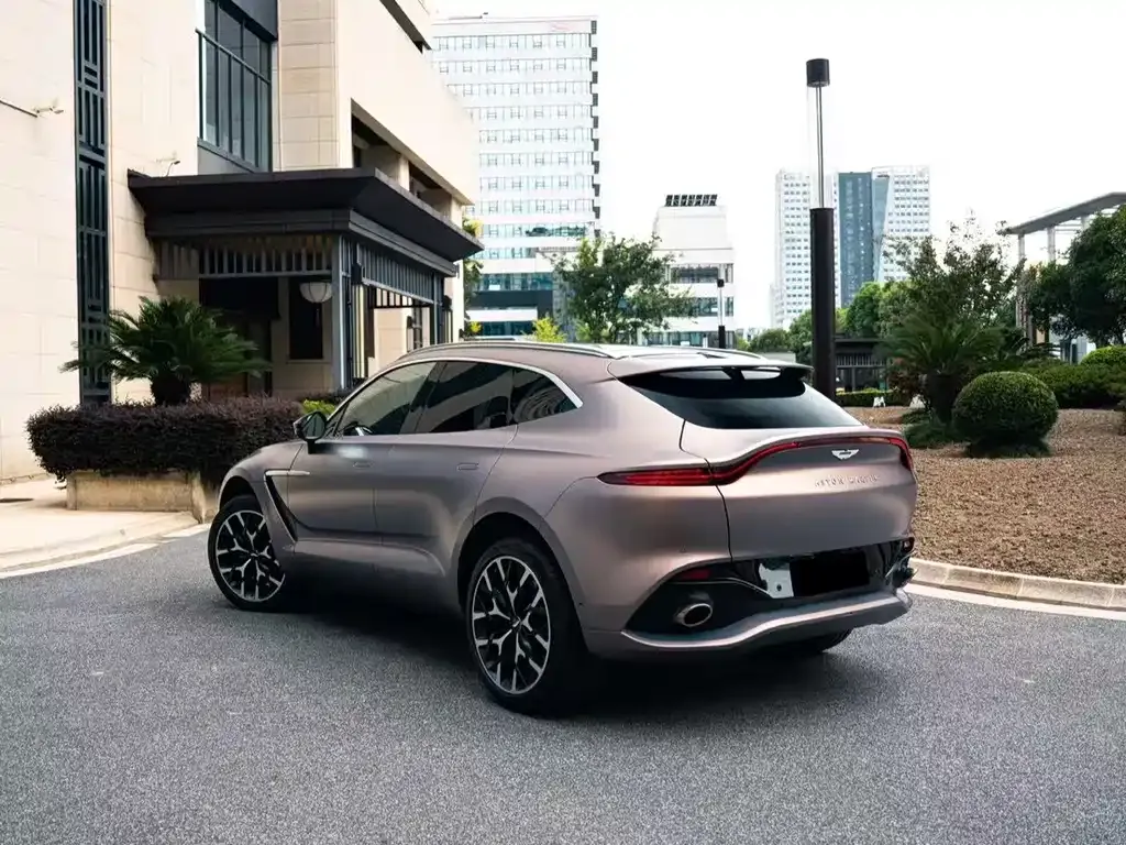 Aston Martin DBX — фото 9