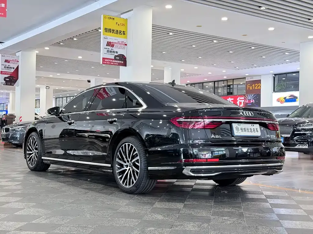Audi A8 — фото 10